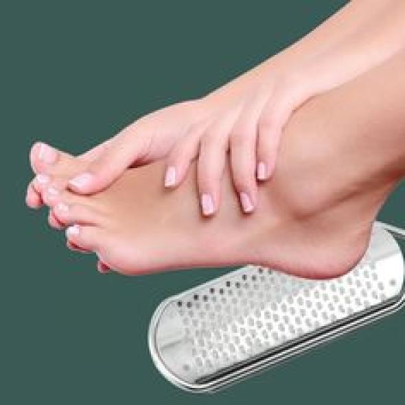Chà gót + tẩy tế bào chết