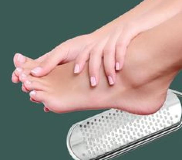 Chà gót + tẩy tế bào chết