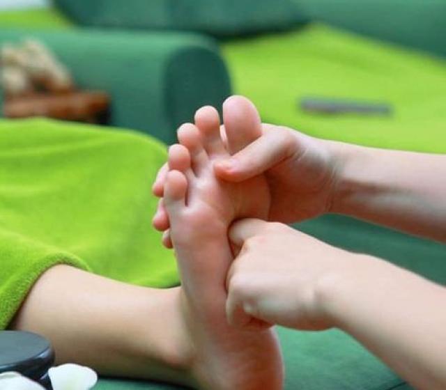 Massage chân 20p