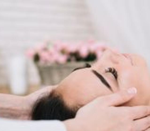 Massage mặt thảo mộc 15p